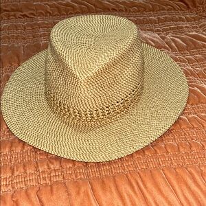 Eric Javits Squishee Bayou Fedora Woven hat in Peanut